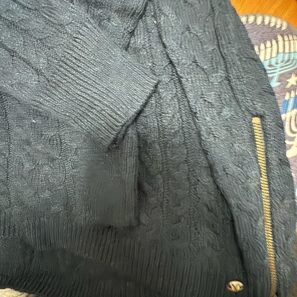 American Eagle Sweater - Picture 4 of 4